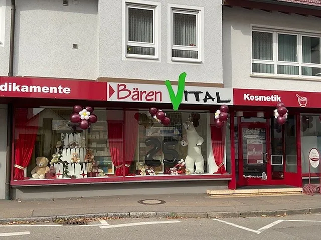 AußenDeko zum 25 jährigen Bestehen der Bären-Apotheke Pfuhl